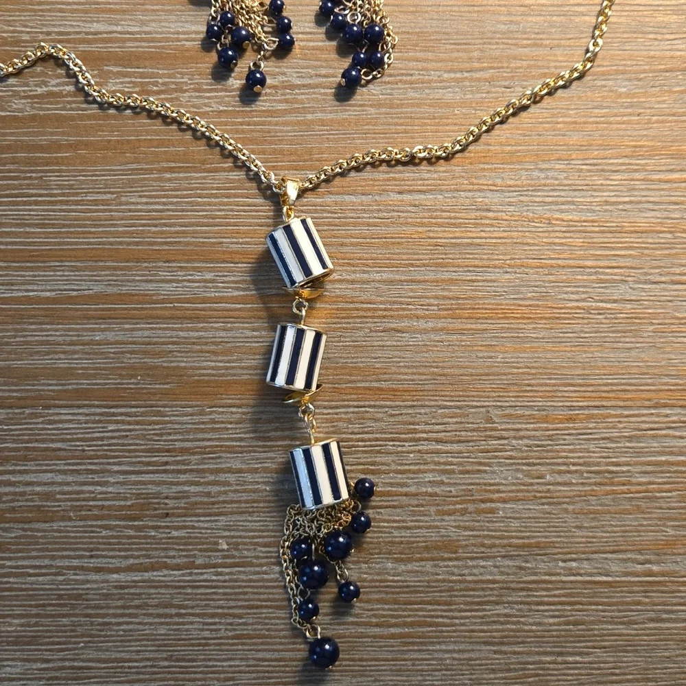 Blue And White Talbot's Pendant & Earrings - Picture 3 of 6